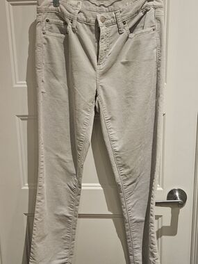 GAP Straight Leg Pants in Light Beige